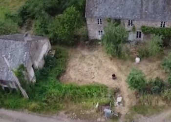 Pareja compra un pueblo abandonado en Francia, pero el dinero se acaba antes de lo previsto y solo logran restaurar 3 habitaciones - Foto: Youtube