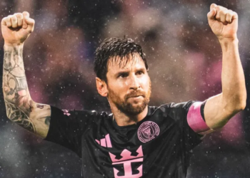 Con un nuevo contrato firmado, Lionel Messi se une al mismo equipo de Cristiano Ronaldo - Foto: Editor Mendoza