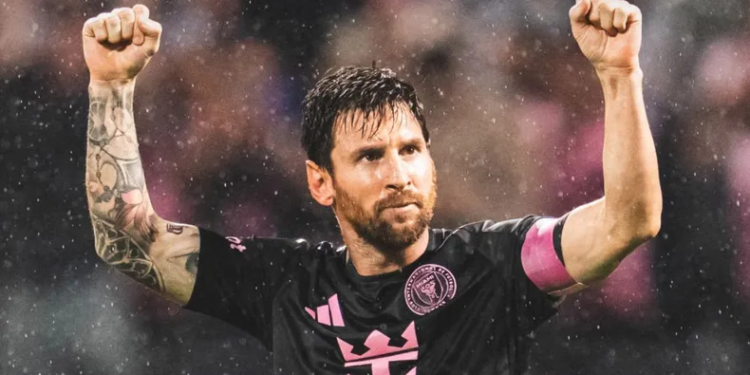 Con un nuevo contrato firmado, Lionel Messi se une al mismo equipo de Cristiano Ronaldo - Foto: Editor Mendoza