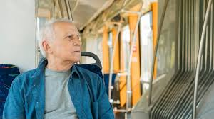Alerta general para todos los adultos mayores en Chile: nuevo carnet ya está disponible en el país - foto: Freepik