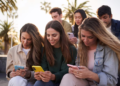 Especialistas británicos afirman que la amenaza de las redes sociales para la salud de los jóvenes es similar al tabaquismo - Foto: Freepik