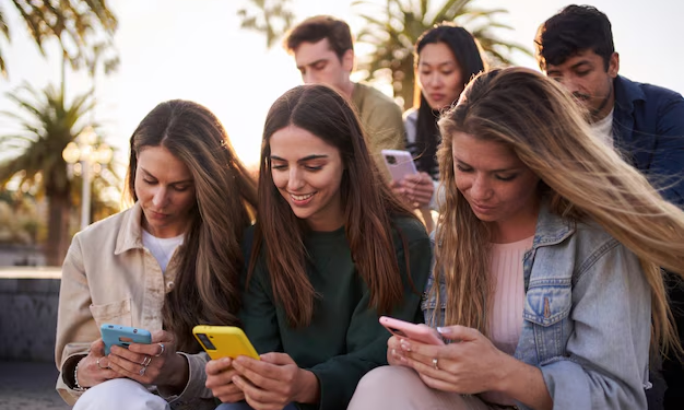 Especialistas británicos afirman que la amenaza de las redes sociales para la salud de los jóvenes es similar al tabaquismo - Foto: Freepik