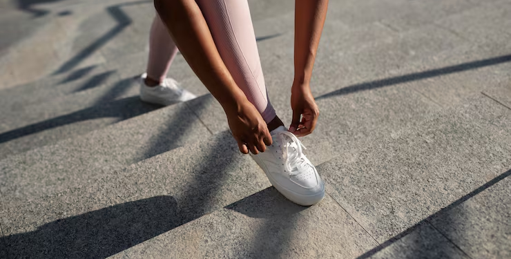 Los especialistas coinciden: caminar todos los días es mejor que correr tres veces por semana - Foto: Freepik