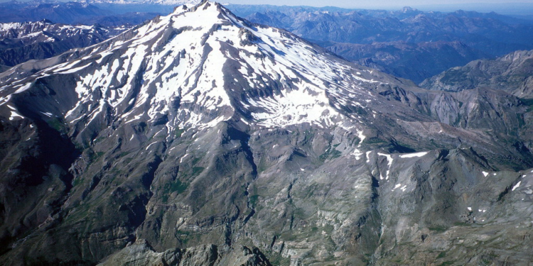 Gigante dormido de 3.242 metros vuelve a dar señales de vida y preocupa a estas tres regiones de Chile por una posible erupción - Foto: Flickr