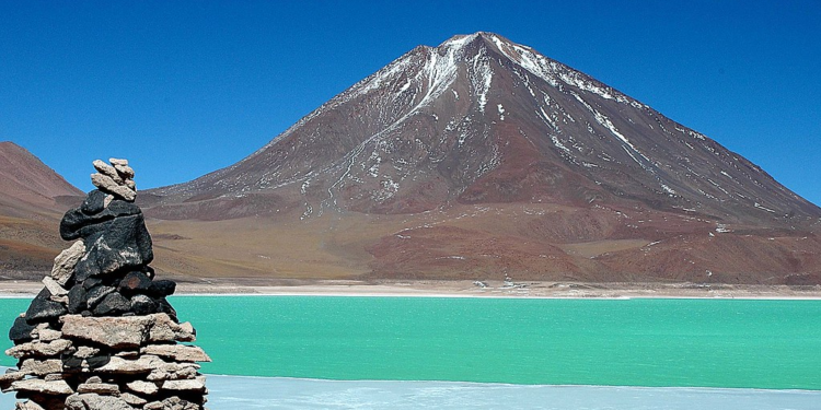 Mientras el Monte Everest tiene 8.848,86 metros de altura, el volcán más grande del mundo tampoco se queda atrás - Foto: San Pedro de Atacama Tours