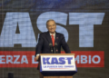 Mientras el salario mínimo en Chile es de $539.000, asesor de José Antonio Kast recibe más de $85 millones - Foto: Bloomberg