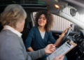 Conductores son avisados: autos producidos fuera de Chile tendrán un nuevo arancel del 25% en este país - Foto: Freepik