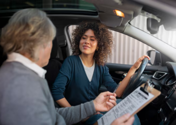 Conductores son avisados: autos producidos fuera de Chile tendrán un nuevo arancel del 25% en este país - Foto: Freepik