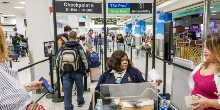 Ley es aprobada en Chile y los inmigrantes pueden ser multados en este país - Foto: Telemundo