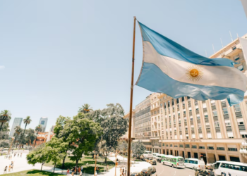 Mientras el salario mínimo en Chile podría alcanzar los $546.546, el monto en Argentina llama la atención - Foto: Freepik