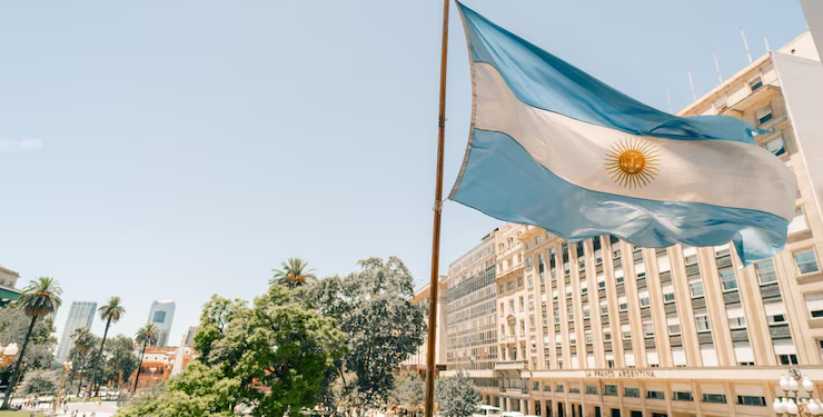 Mientras el salario mínimo en Chile podría alcanzar los $546.546, el monto en Argentina llama la atención - Foto: Freepik