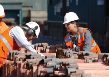 Se confirma aumento en Chile y los trabajadores son avisados - Foto: Forbes Chile