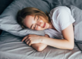 Este hábito del sueño podría estar perjudicando tu descanso y aumentar el riesgo de eventos cardíacos - Foto: Freepik
