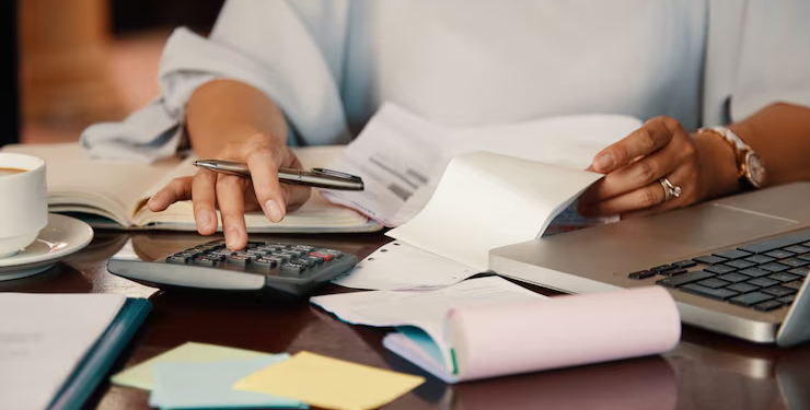 Gobierno confirma situación y los chilenos podrían tener dinero olvidado por cobrar - Foto: Freepik