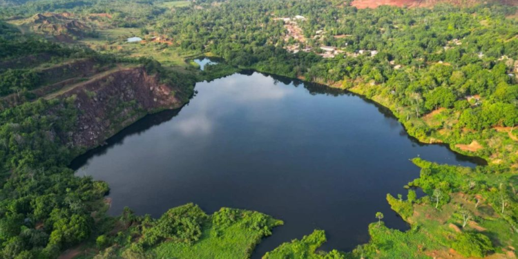 La mayor mina de oro de América Latina tiene 150 metros de profundidad y llegó a albergar a 100.000 trabajadores al mismo tiempo - foto: Revista Economía