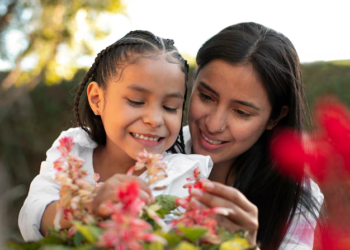 Gobierno confirma un nuevo beneficio para las mujeres que son madres en Chile - Foto: Freepik