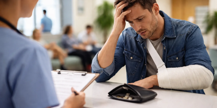 Alerta para todos los chilenos con deudas vigentes: descubre cómo solicitar la condonación - Foto: Deudas.cl