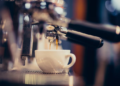 Beber café todos los días ayuda a reducir los niveles de estrés y los síntomas depresivos, revela estudio - Foto: Freepik