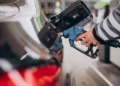 Tras el aumento en el precio de los combustibles, se confirma un beneficio en Chile - Foto: Magnific