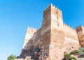 La villa medieval con un castillo del siglo X casi intacto que es ideal para explorar a pie - Foto: freepik