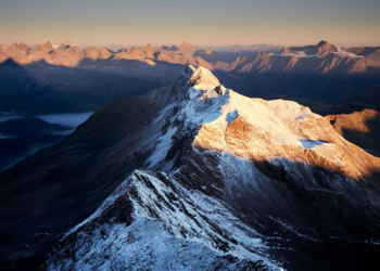 274 personas baten el récord de ascensos a la cima del Monte Everest - Foto: Magnific