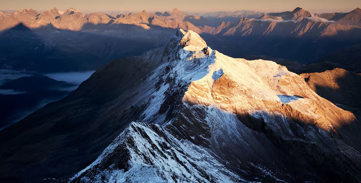 274 personas baten el récord de ascensos a la cima del Monte Everest - Foto: Magnific